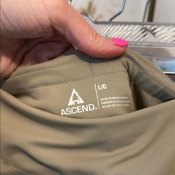 Ascend Women’s Khaki Tan Athletic Nylon Activewear Skort - Picture 5 of 7